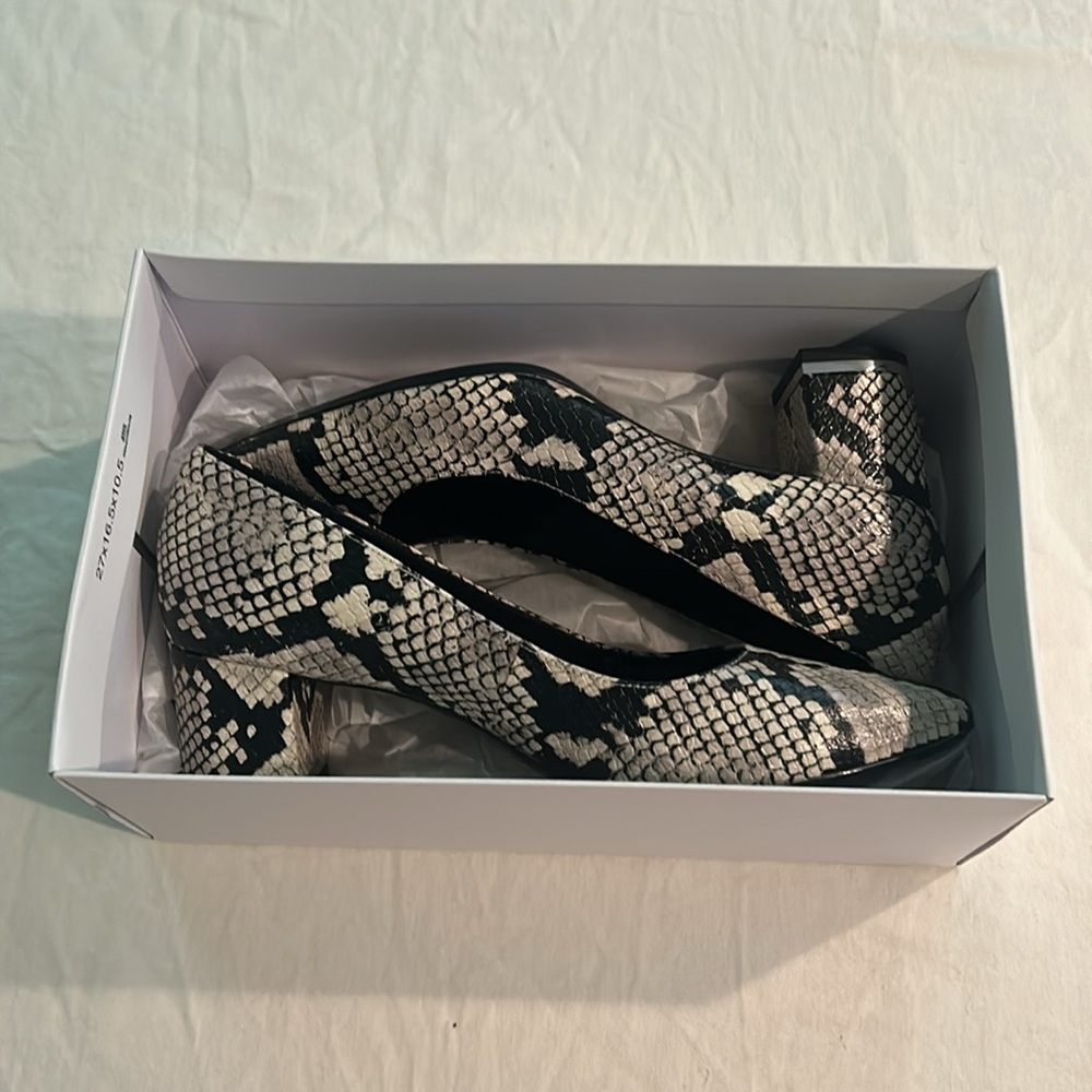 Calvin Klein Womens Nita Pump Snake Print - Picture 5 of 8